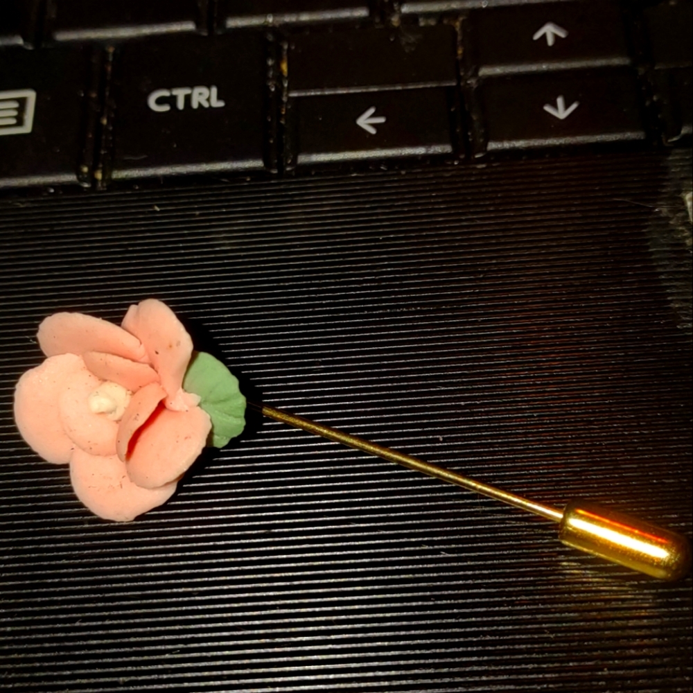 12k gold filled ceramic pink and white Vintage Rose stick pin